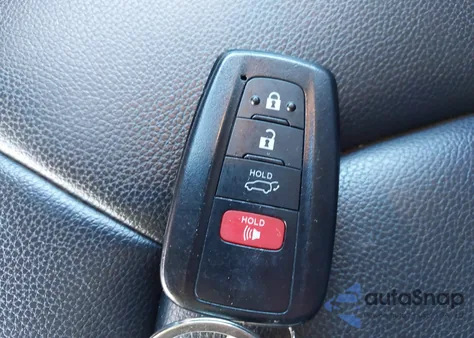 2022 Toyota Highlander Xle z USA, uszkodzony, nr VIN 5TDHZRBH5NS585341